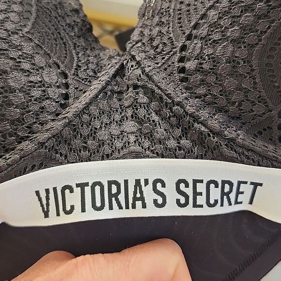 Victoria's Secret black & white, black lace overlay, molded cups, sz 38D - Picture 11 of 11